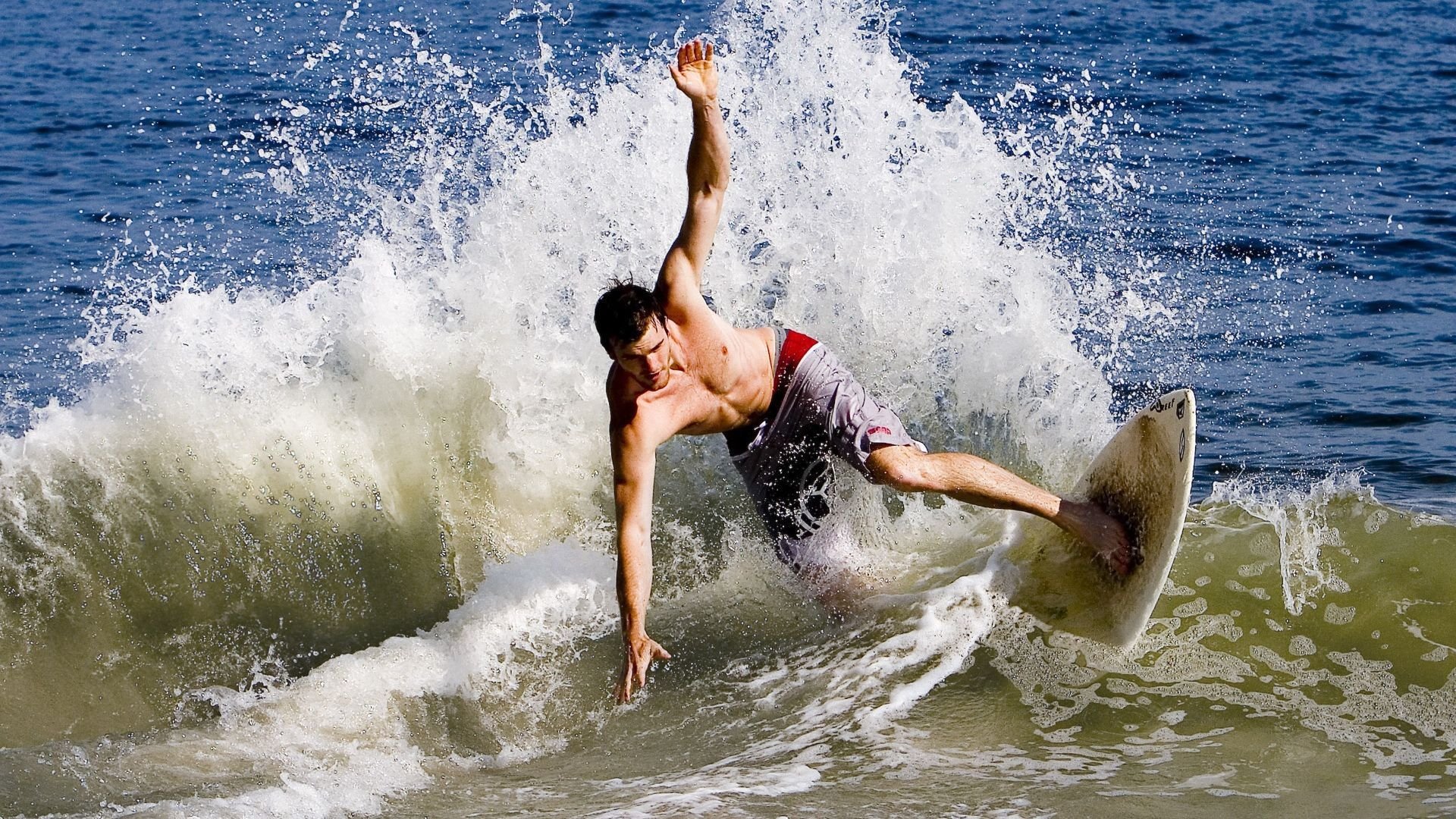 意甲焦点战?比利亚雷亚尔一波带走哥伦比亚,足球全球化下的身份迷思